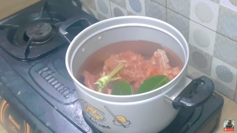 Cara efektif merebus iga sapi agar empuk meski tak dipresto dan hemat gas