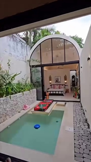 Dari luar tampak seperti warung ternyata dalamnya mewah bak vila, 9 potret rumah ini bikin betah