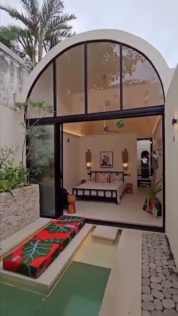 Dari luar tampak seperti warung ternyata dalamnya mewah bak vila, 9 potret rumah ini bikin betah