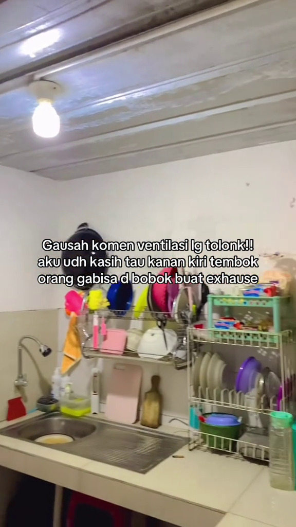 9 Potret kos-kosan mezzanine minimalis cocok buat keluarga kecil, interior dapurnya banjir kritikan