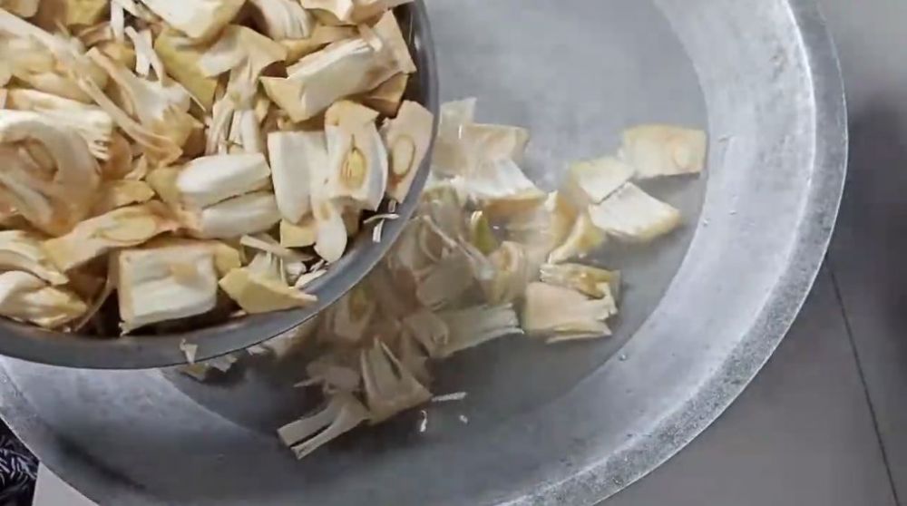 Cara merebus nangka muda agar tetap putih pakai 1 bahan dapur, tak perlu baking soda dan air kelapa