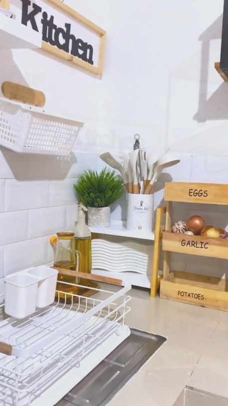11 Potret dapur mungil tanpa kitchen set ini estetik parah, bikin pecinta minimalis mupeng