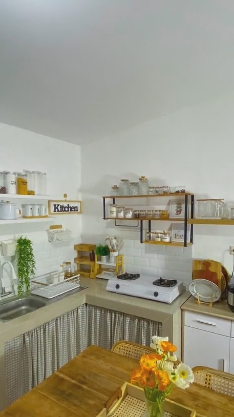 11 Potret dapur mungil tanpa kitchen set ini estetik parah, bikin pecinta minimalis mupeng