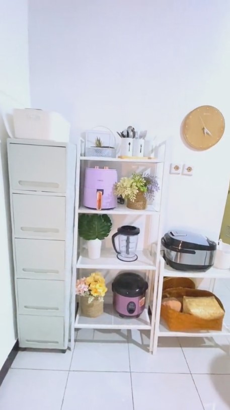 11 Potret dapur mungil tanpa kitchen set ini estetik parah, bikin pecinta minimalis mupeng
