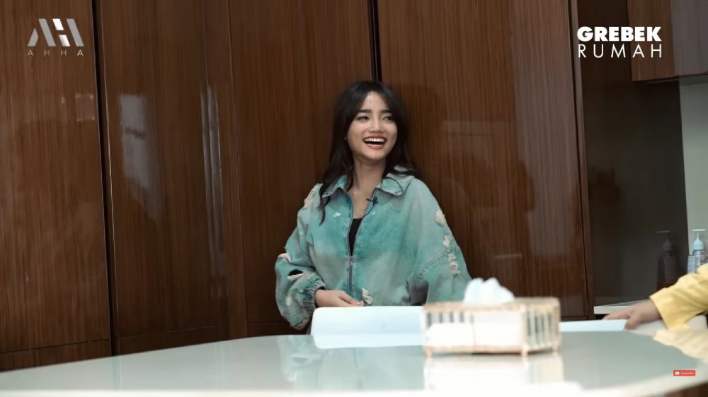 10 Potret dapur rumah Fuji seharga Rp12 M, desainnya klasik dan elegan abis