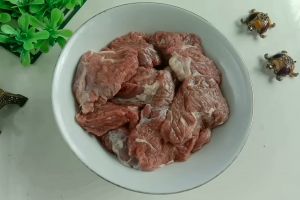 Mana lebih efektif? Perbandingan cara mengempukkan daging: pakai nanas, baking soda, atau marinasi