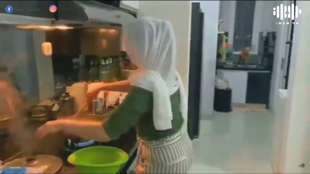 Mantan pengamen ini kini sukses punya rumah mewah, intip 9 potret dapur Charly Van Houten