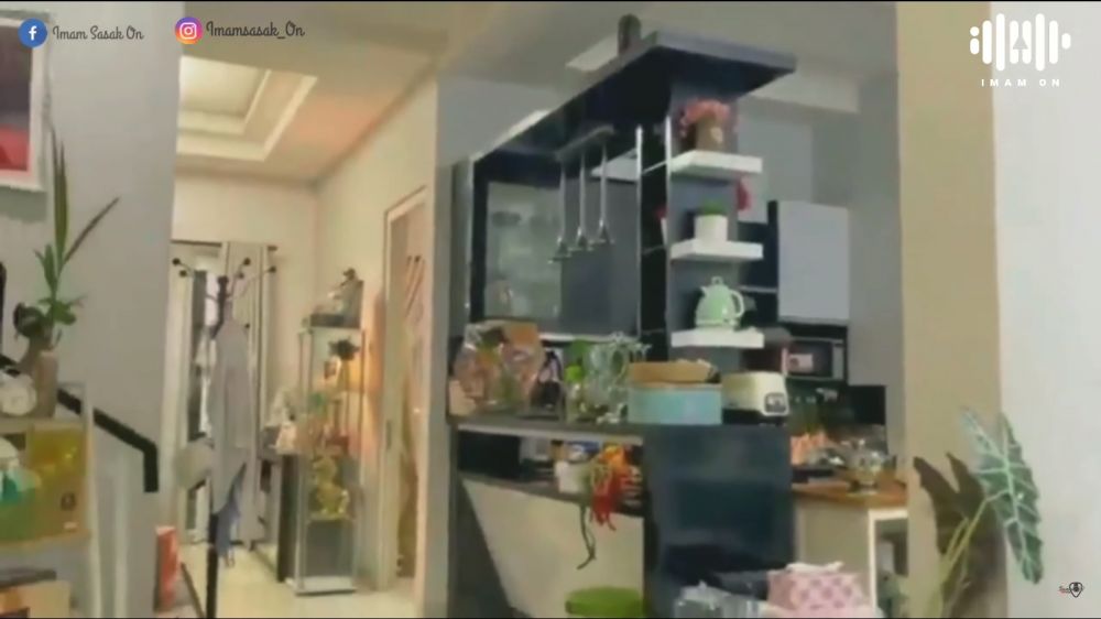 Mantan pengamen ini kini sukses punya rumah mewah, intip 9 potret dapur Charly Van Houten