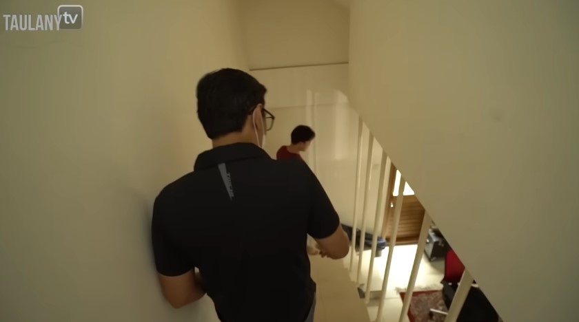 Awalnya garasi kini jadi kantor pribadi, 11 potret ruang kerja Rizky Febian ini bikin lupa aslinya