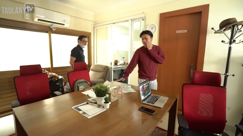 Awalnya garasi kini jadi kantor pribadi, 11 potret ruang kerja Rizky Febian ini bikin lupa aslinya