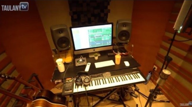 Awalnya garasi kini jadi kantor pribadi, 11 potret ruang kerja Rizky Febian ini bikin lupa aslinya