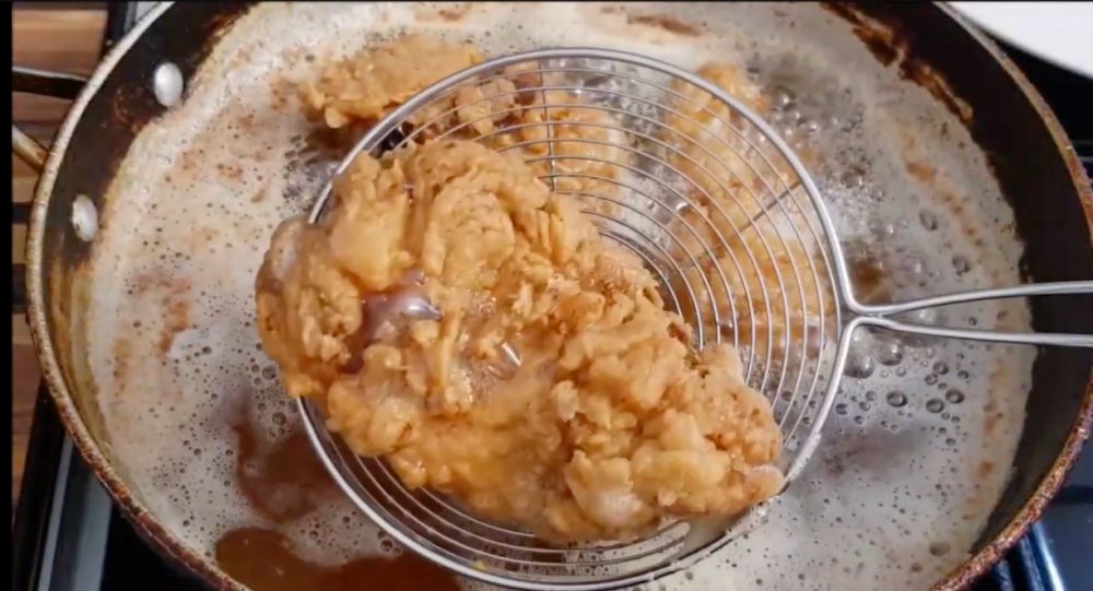 Trik membuat ayam goreng ala Albaik Arab Saudi yang renyah dan bikin Dian Sastro ketagihan