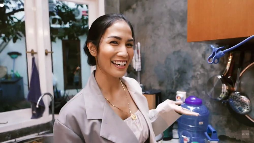 Mirip rumah setengah jadi, intip 9 potret dapur Aulia Sarah pemeran Badarawuhi