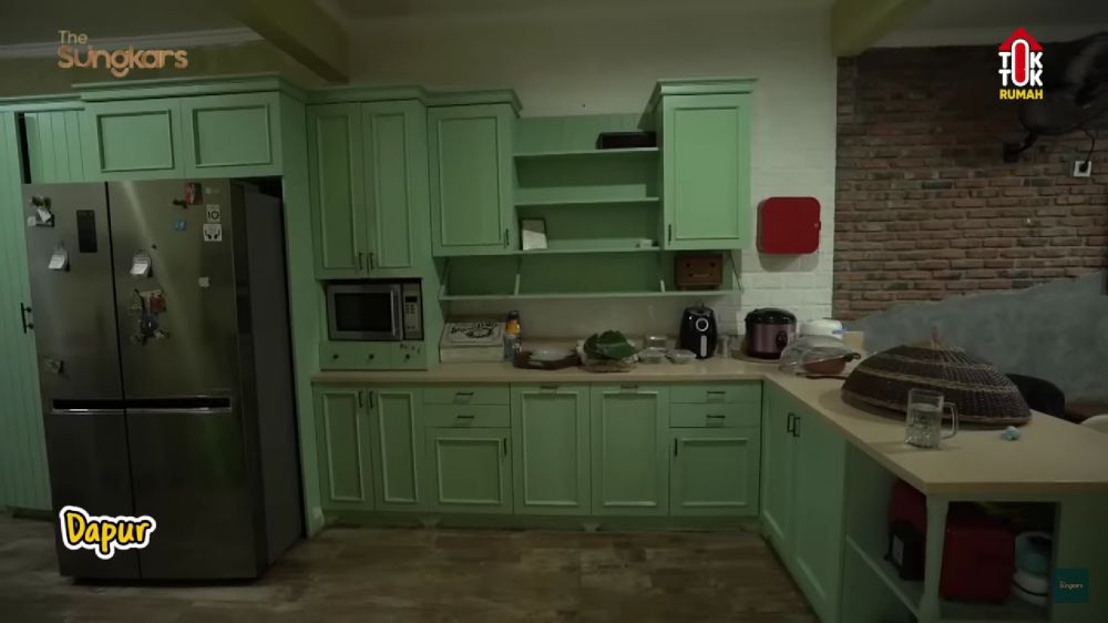Punya rumah unik konsep Jawa modern bikin mupeng, intip 9 potret dapur Zaskia Mecca di Jakarta