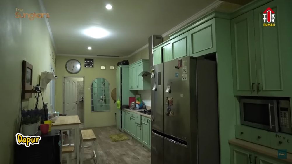 Punya rumah unik konsep Jawa modern bikin mupeng, intip 9 potret dapur Zaskia Mecca di Jakarta