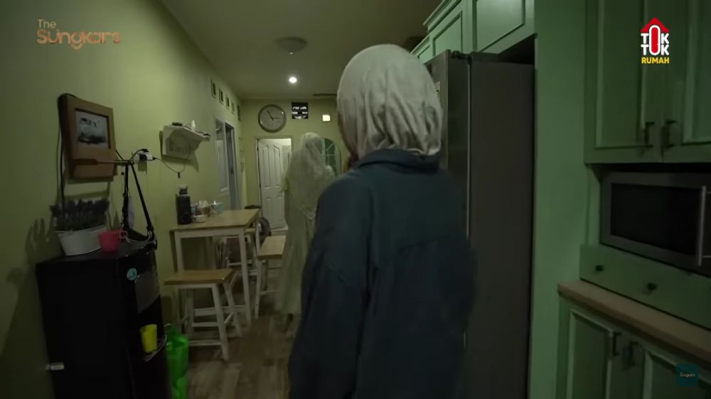 Punya rumah unik konsep Jawa modern bikin mupeng, intip 9 potret dapur Zaskia Mecca di Jakarta