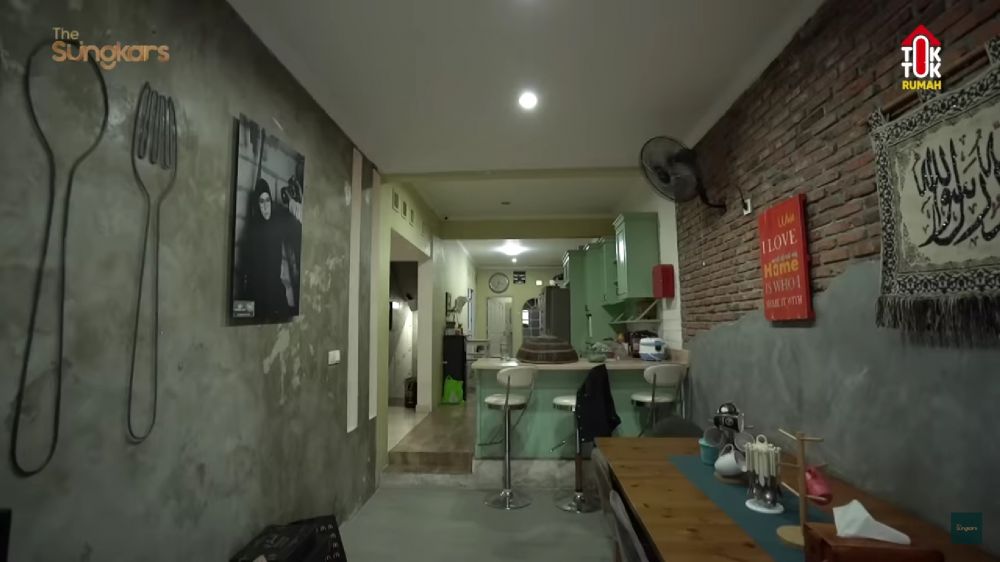 Punya rumah unik konsep Jawa modern bikin mupeng, intip 9 potret dapur Zaskia Mecca di Jakarta