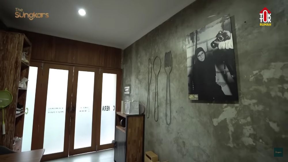 Punya rumah unik konsep Jawa modern bikin mupeng, intip 9 potret dapur Zaskia Mecca di Jakarta