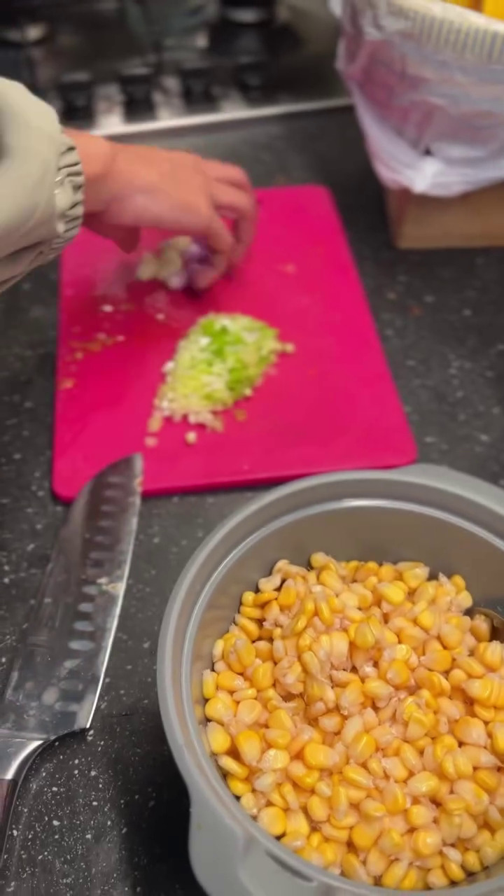 Pisah rumah dari Baim Wong, 9 potret dapur Paula di hunian Verhoeven ini interiornya modern pol