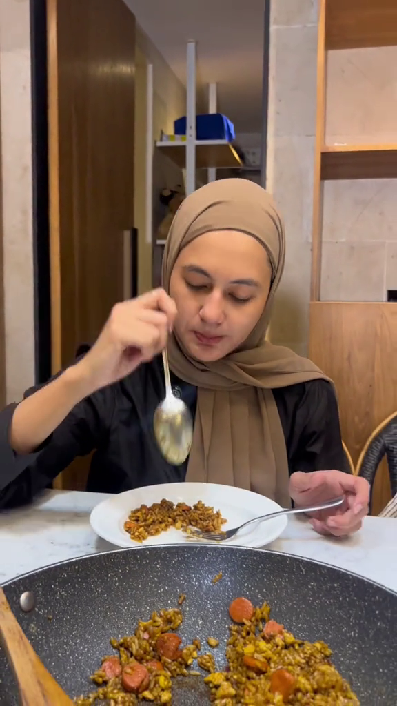 Pisah rumah dari Baim Wong, 9 potret dapur Paula di hunian Verhoeven ini interiornya modern pol