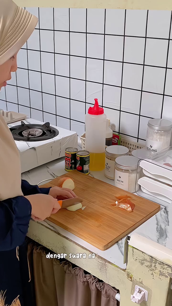 Awalnya buluk, 9 potret dapur tanpa kitchen set usai dimakeover jadi estetik bikin emak-emak mupeng