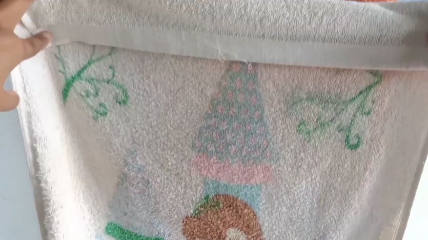 Bukan pakai sabun cuci atau bahan dapur, ini trik ampuh membersihkan handuk dekil jadi bersih berseri