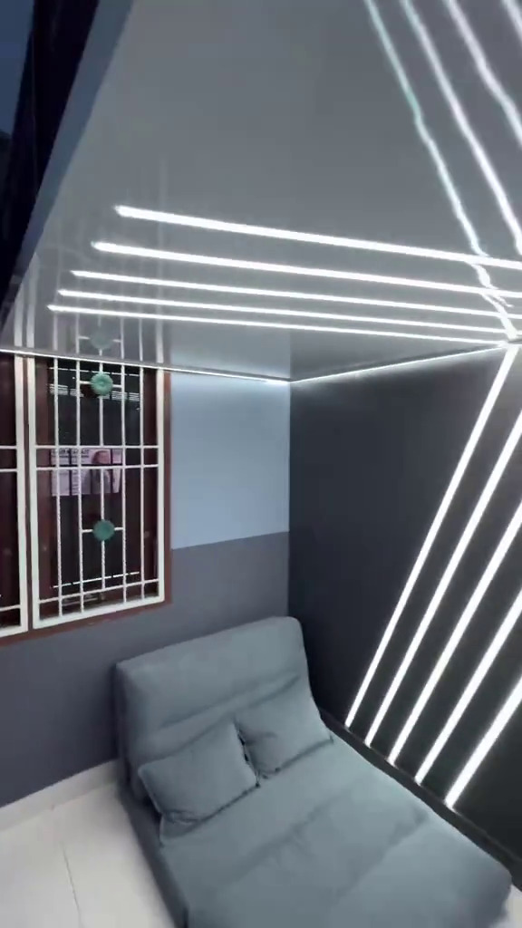 Kamar sempit dan lembap dimakeover pakai mezzanine, 9 potretnya definisi ruang minimalis impian