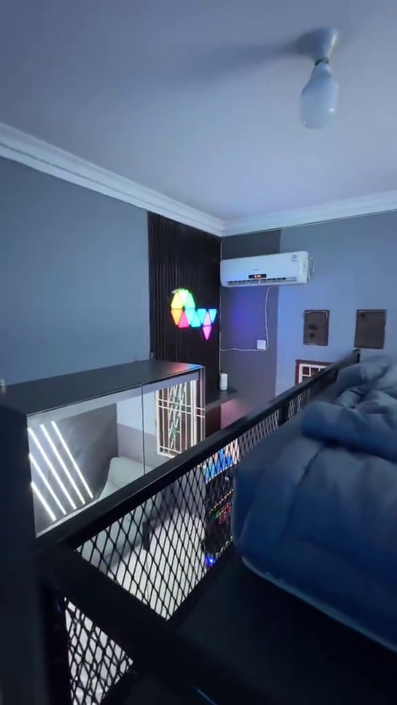 Kamar sempit dan lembap dimakeover pakai mezzanine, 9 potretnya definisi ruang minimalis impian