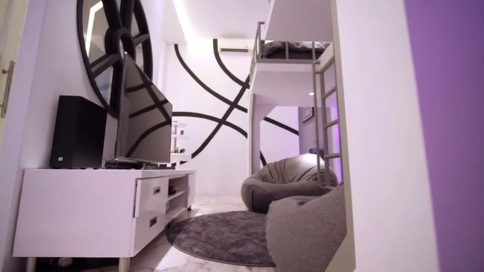 Dilengkapi ruang gaming, intip 9 potret kamar Rizwan anak Sule, desain pintu mirip di film Star Wars
