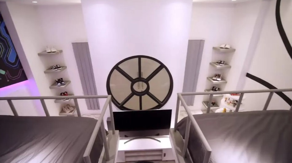 Dilengkapi ruang gaming, intip 9 potret kamar Rizwan anak Sule, desain pintu mirip di film Star Wars