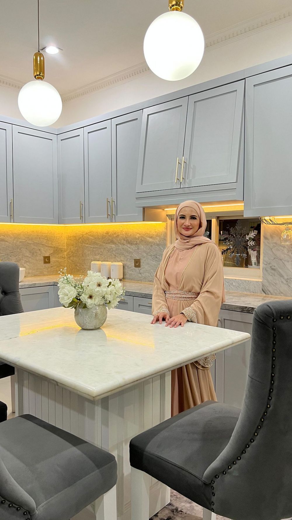 Minim perabotan berasa nongkrong di kafe, ini 11 potret dapur Natalie Sarah bergaya American Classic