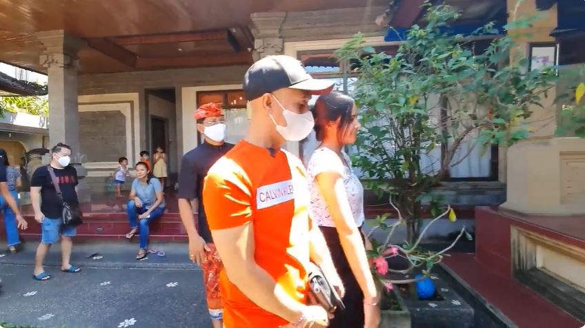 7 Potret penampakan rumah Bulan Sutena berkonsep khas hunian Bali, luas tapi sederhana