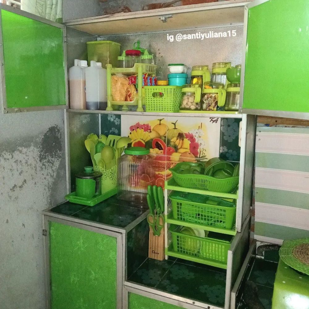 Dapur berdinding bata ini punya meja aluminium serba hijau, 11 potretnya estetik jauh dari kesan norak