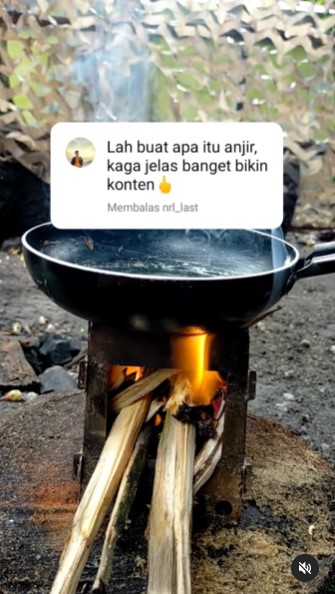 Tak pakai minyak tanah atau kertas, ini trik unik menyalakan kayu bakar dengan 1 jenis lauk-pauk