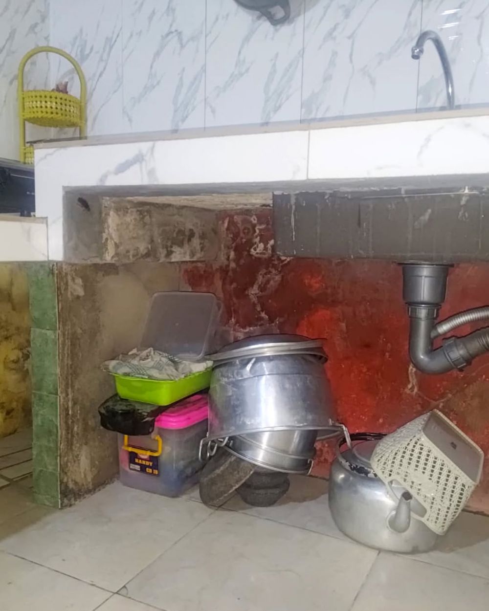 9 Potret makeover dapur sepetak kumuh tanpa kitchen set jadi apik meski minimalis