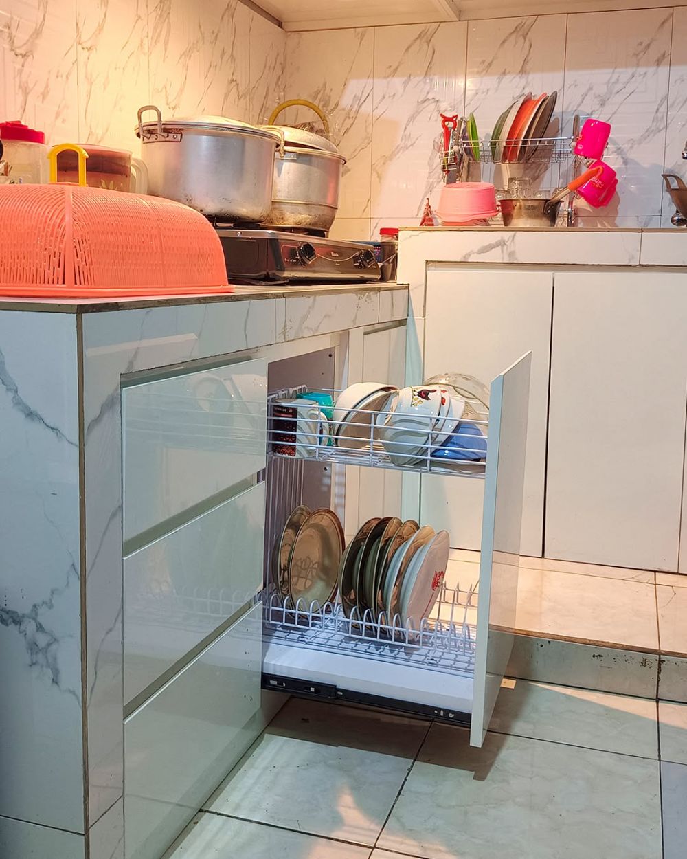 9 Potret makeover dapur sepetak kumuh tanpa kitchen set jadi apik meski minimalis