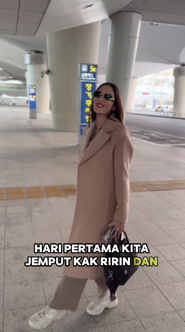 Oplas bareng ke luar negeri usai diduga tunangan, begini 9 momen Ririn Dwi Ariyanti dan Ijonk ke Korea