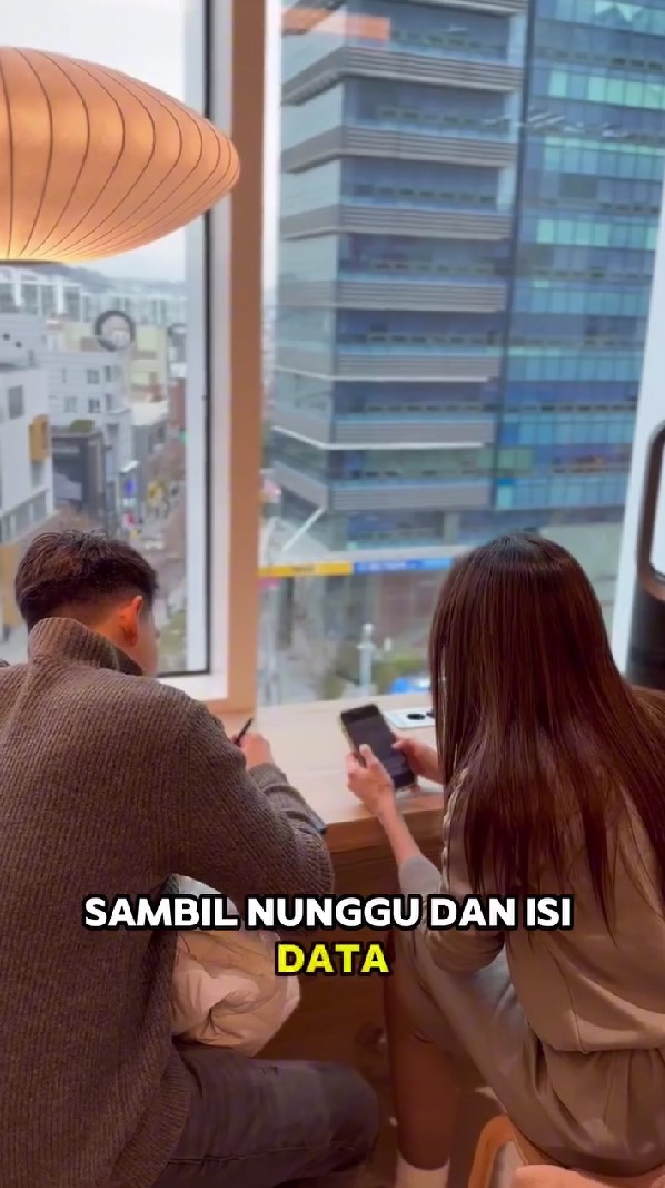 Oplas bareng ke luar negeri usai diduga tunangan, begini 9 momen Ririn Dwi Ariyanti dan Ijonk ke Korea