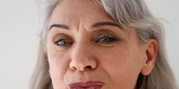 Cara samarkan kerutan wajah cuma pakai krim dari 1 jenis umbi-umbian, auto tampak 10 tahun lebih muda