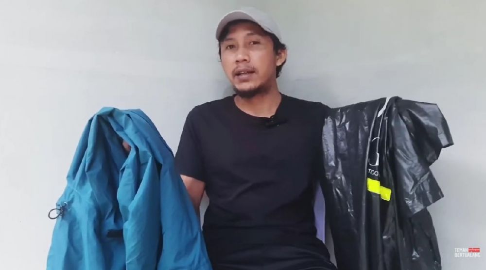 Bukan dicuci air hujan, ini trik bersihkan jas hujan agar tetap awet dan tak rembes