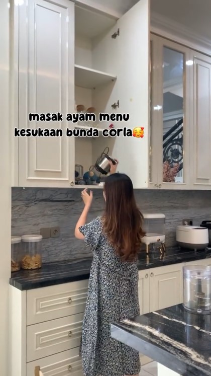 Usia 25 punya rumah dengan dapur mewah tapi jarang dipakai, ini 9 potret ruang masak Melvina Husyanti