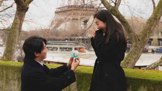 Viral potret Taecyeon 2PM diduga lamar pacar di Paris