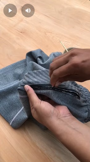 Bukan digosok lilin, ini trik mudah memperbaiki resleting celana macet pakai 1 bahan dapur