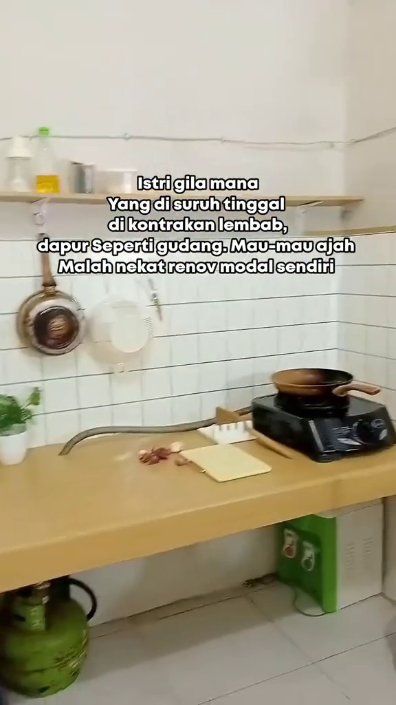  9 Potret makeover dapur dekil kontrakan jadi ciamik cuma modal Rp100 ribu ini bikin emak-emak mupeng