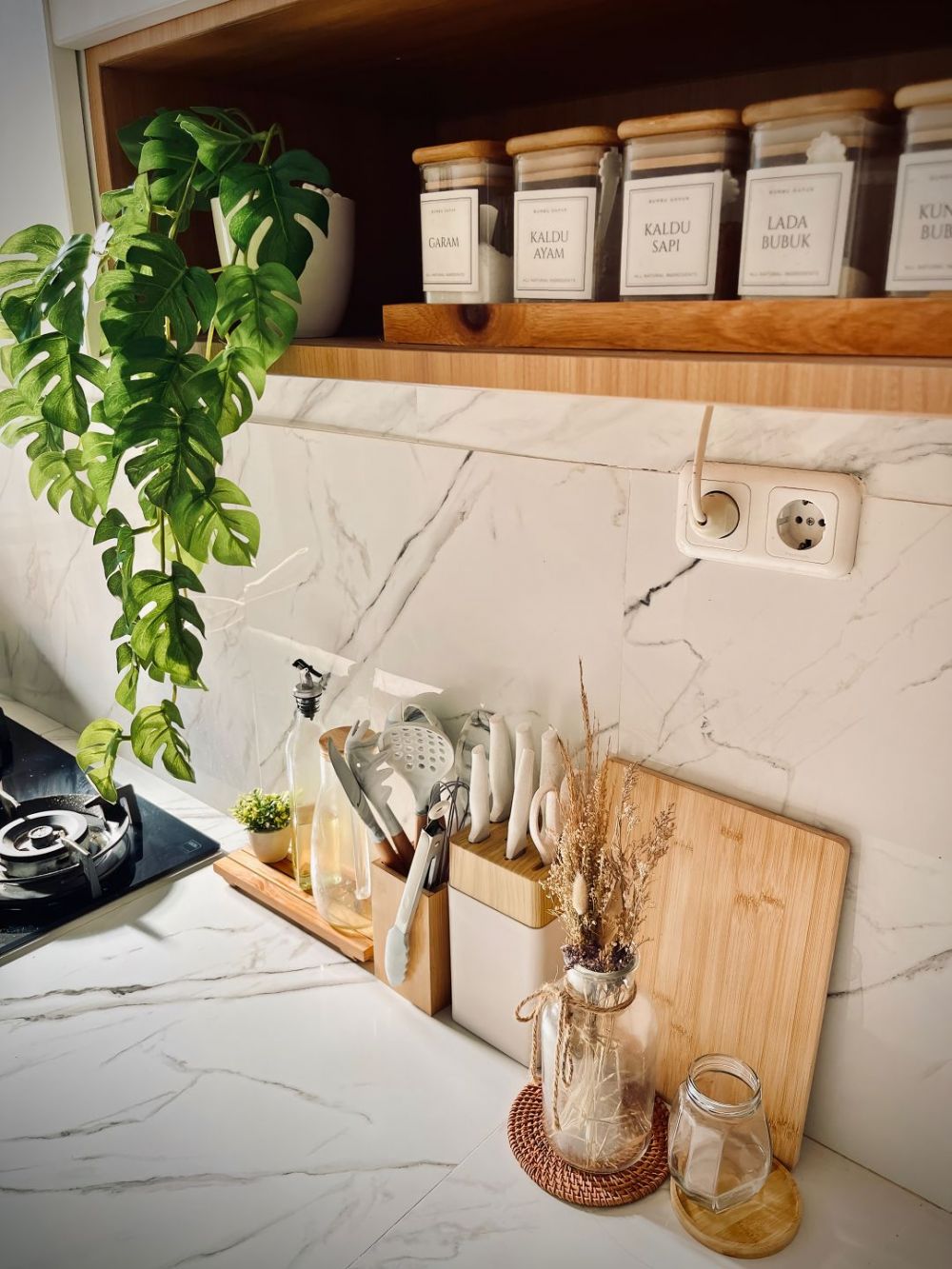 Tampilan awal dapurnya diejek sempit pol, 9 potret usai makeover ini estetiknya bikin kicep nyinyiran