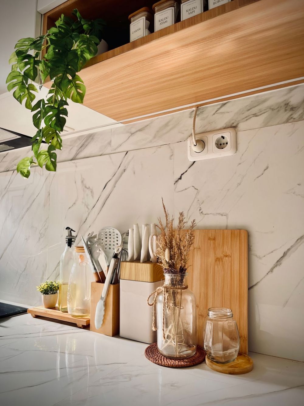 Tampilan awal dapurnya diejek sempit pol, 9 potret usai makeover ini estetiknya bikin kicep nyinyiran