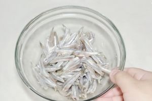 Tanpa tepung, begini cara menggoreng ikan teri basah agar super renyah dan gurih