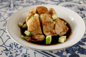 Trik menggoreng pempek agar garing dan matang sampai ke dalam tanpa risiko meledak