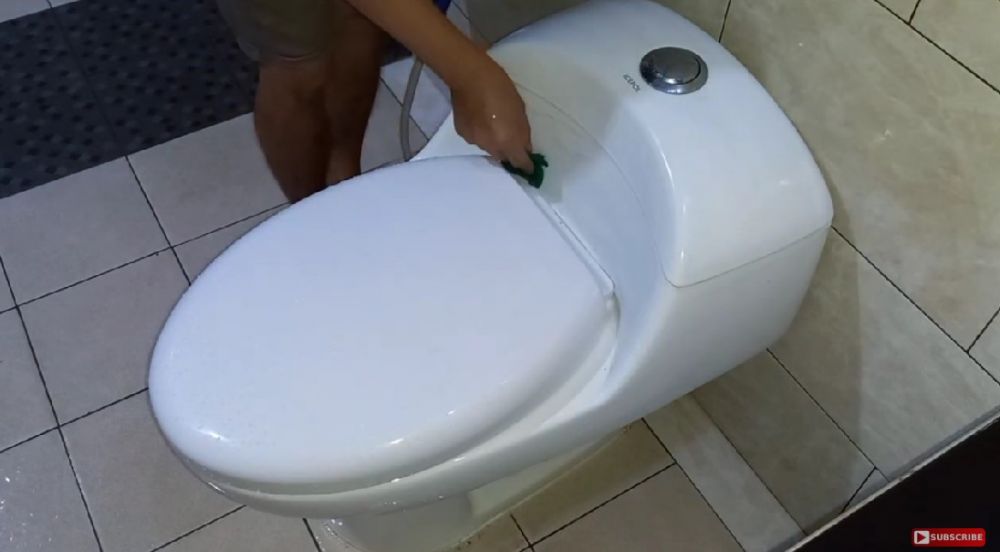 Trik agar kloset kuning jadi putih bersih tak bikin jijik, cuma pakai 1 bahan sederhana