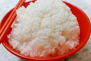 Trik sederhana agar nasi pulen tetap enak sampai esok hari, nggak keras dan kering